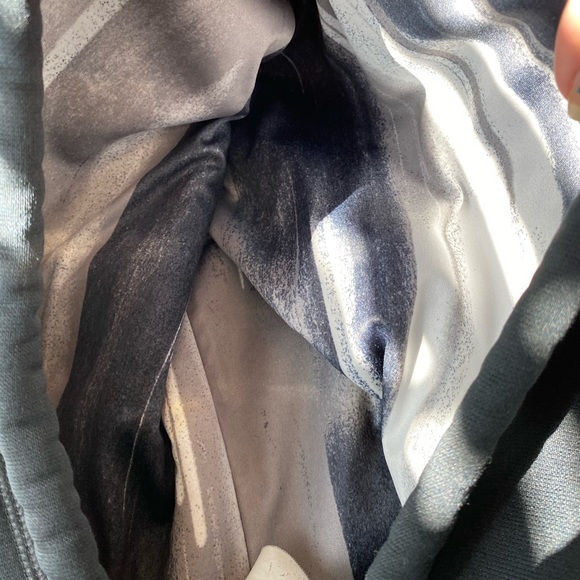 black under armor hoodie - Picture 3 of 4